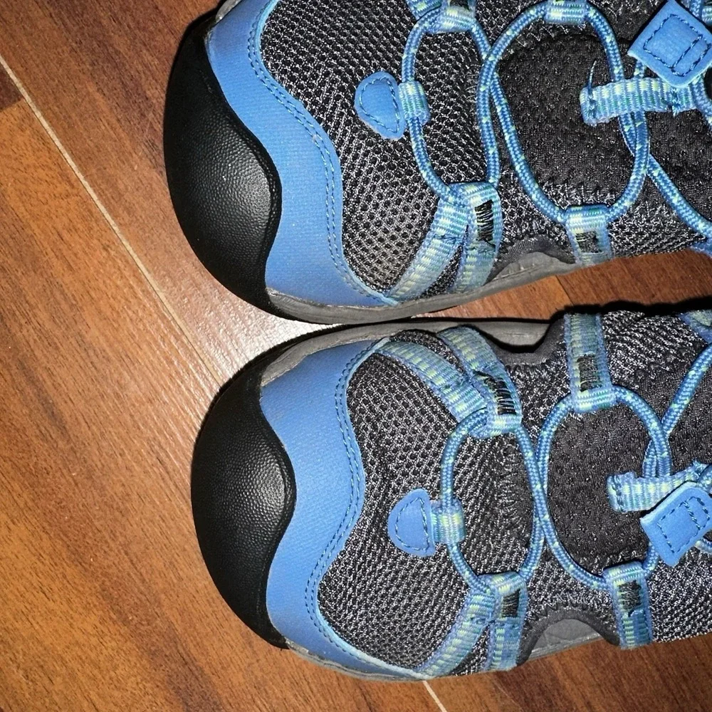TEVA Manatee Water Youth Sandals Blue Graphite Size 4 Bungee Cord Lace‎ System